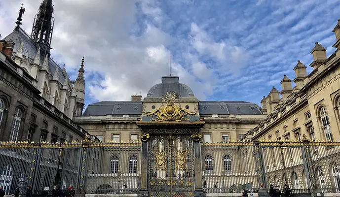 Combo: Paris City Center + Louvre Museum Guided Tour - Image 3