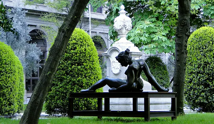Reina Sofia Museum Guided Tour - Image 1