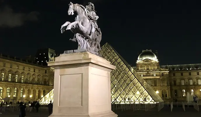 Combo: Paris City Center + Louvre Museum Guided Tour - Image 9
